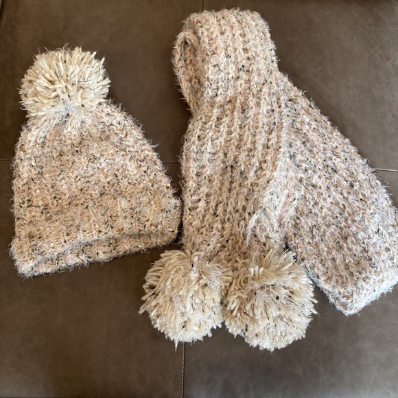 Mixit Chunky Ivory Tweed Pompom Scarf and Hat - Picture 9 of 11